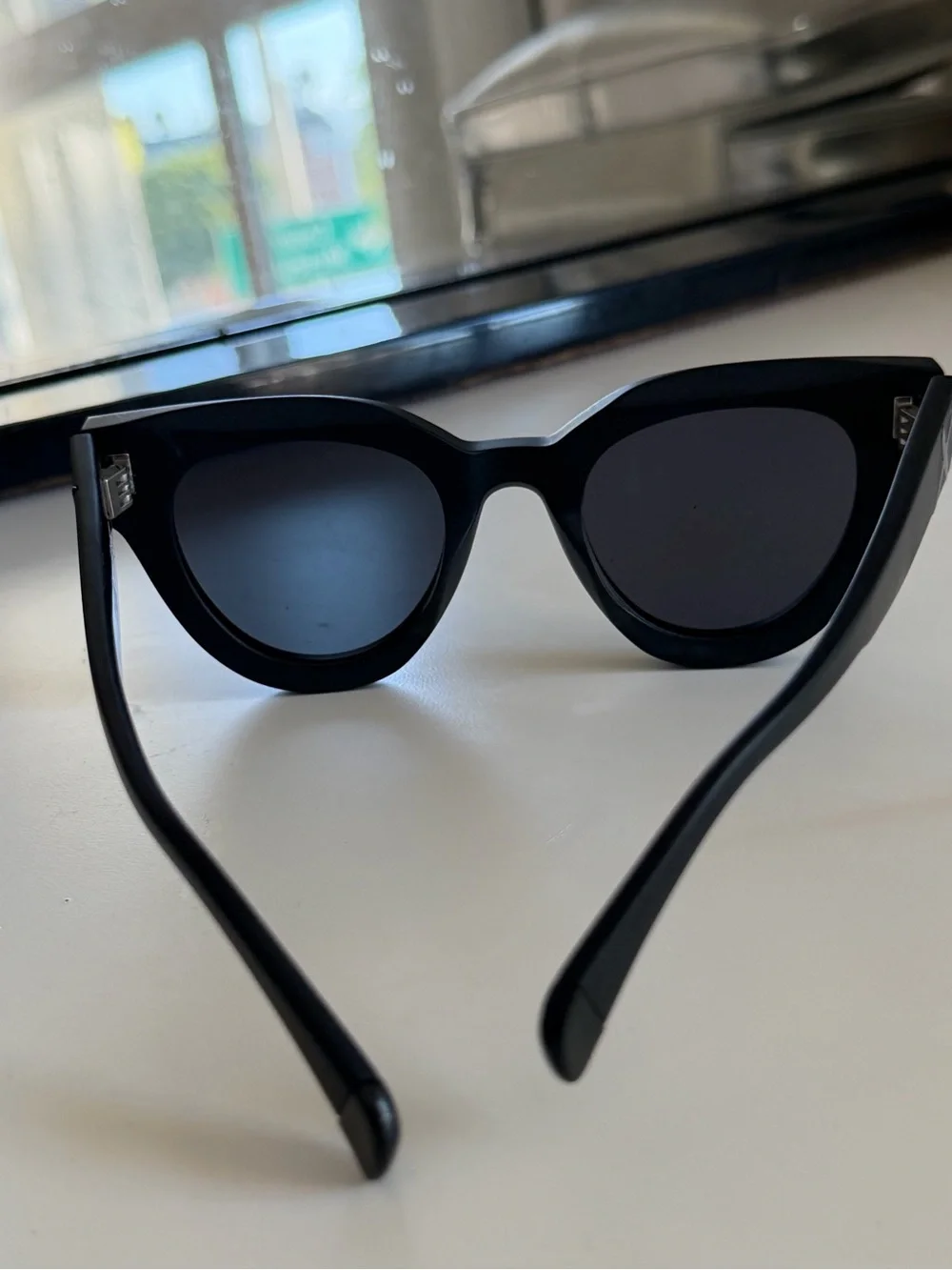 Oscar x Frank Matte Black Round Cat-Eye Sunglasses - Picture 4 of 4